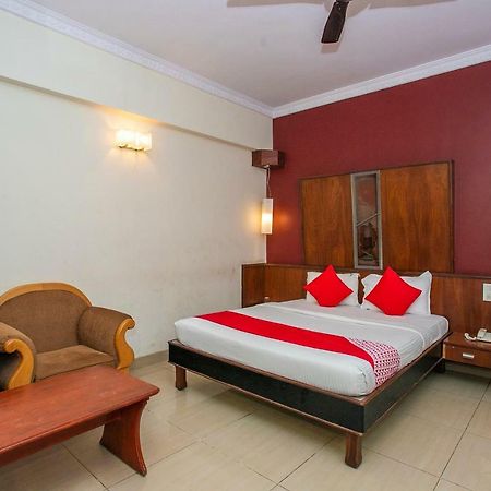 Hotel Oyo 18762 Vaishnavi Residency Bangalore Exterior foto